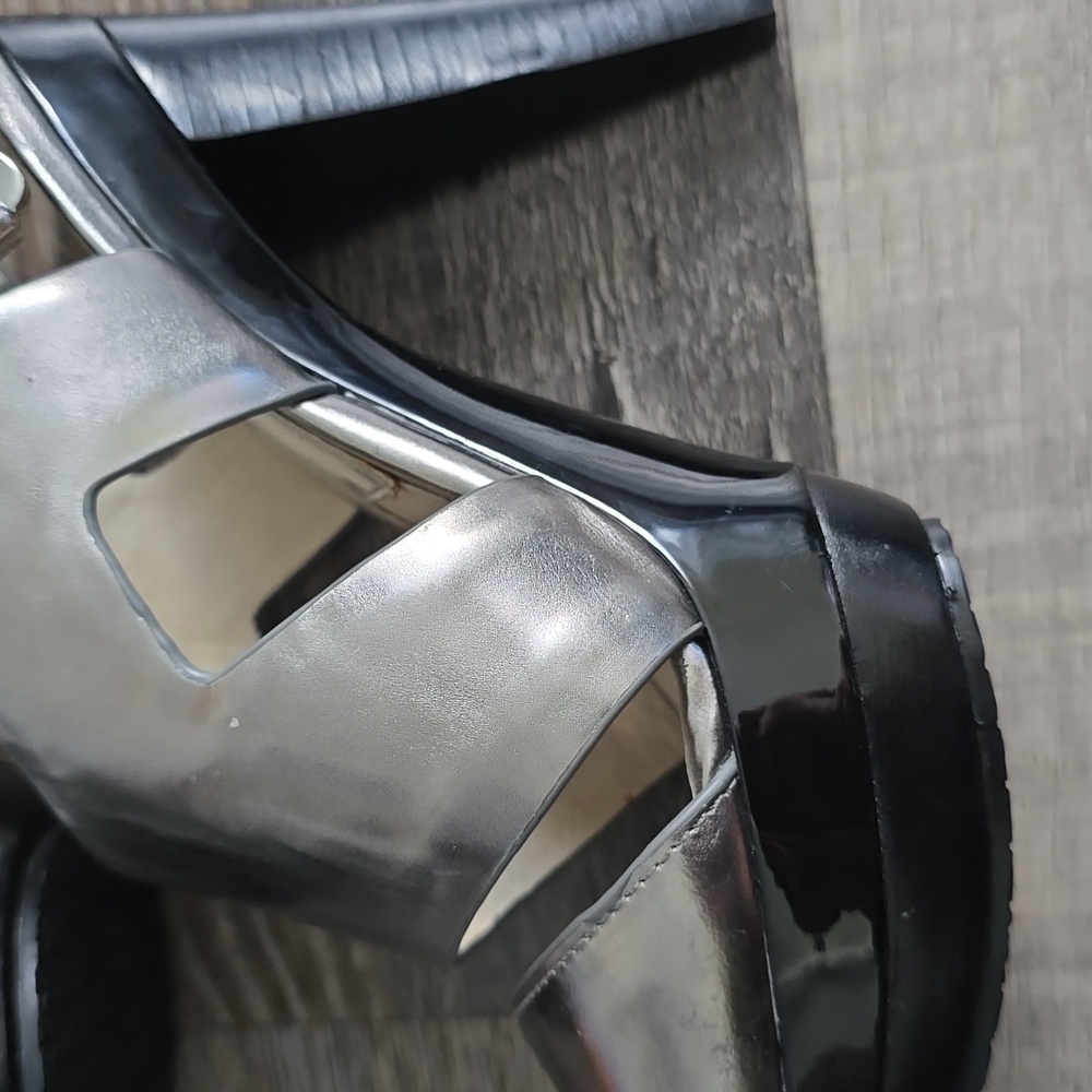 Michael Kors Carla Woman’s Platform Metallic Leather Silver Heels | Size 5 - Picture 5 of 16